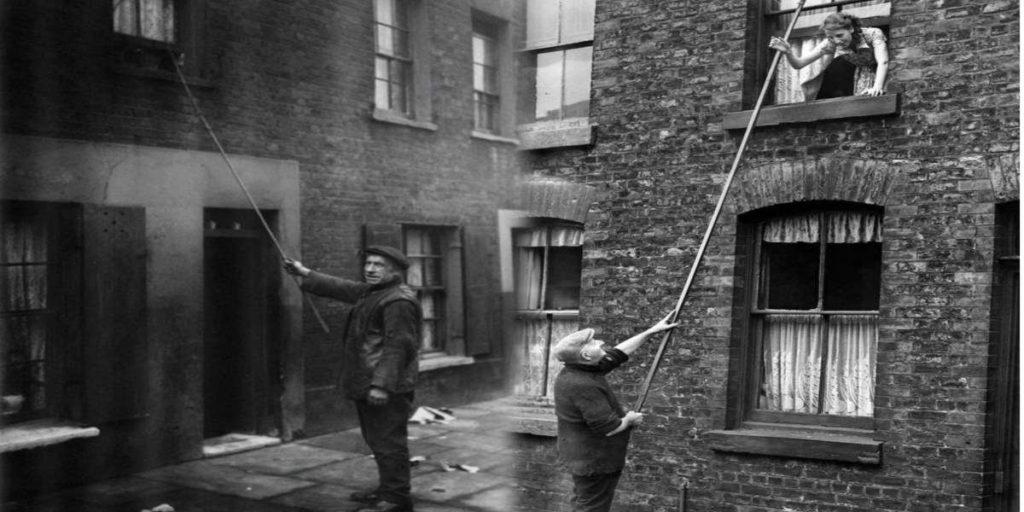 Weird history of the knocker uppers in Britain / ব্রিটেনের নকার আপারদের অদ্ভুত ইতিহাস