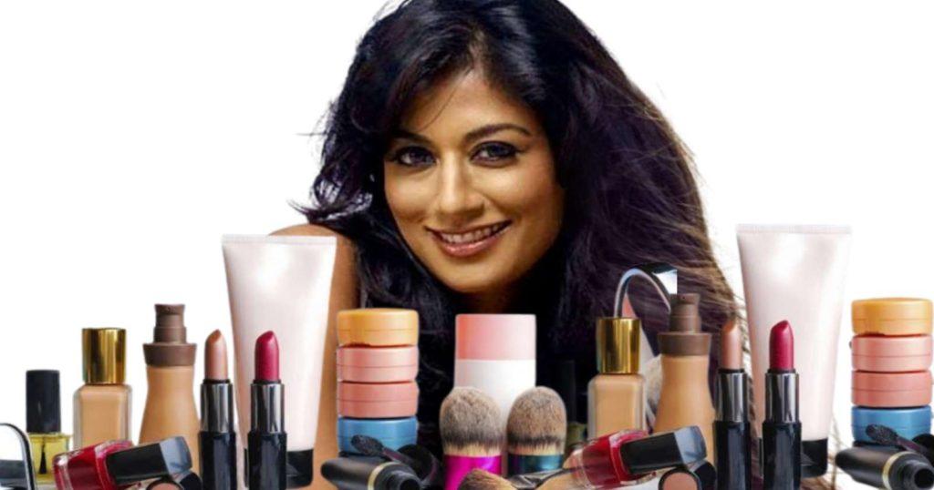 নামী-দামী কোম্পানীগুলি প্রসাধনীর (Cosmetics) চাহিদা বৃদ্ধির জন্যে নিয়মিত বিজ্ঞাপন দিয়ে থাকে।